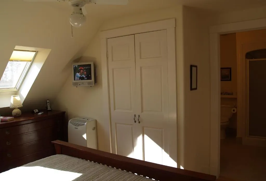 Bakers Chest B&B-1